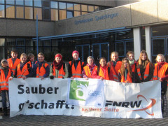 Schüler des Gymnasiums Spaichingen bei der ENRW-Dorfputzete