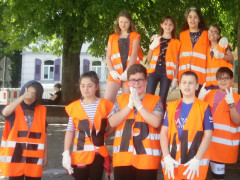 Schüler der Konrad-Witz-Schule beteiligten sich an der ENRW-Dorfputzete 2019.