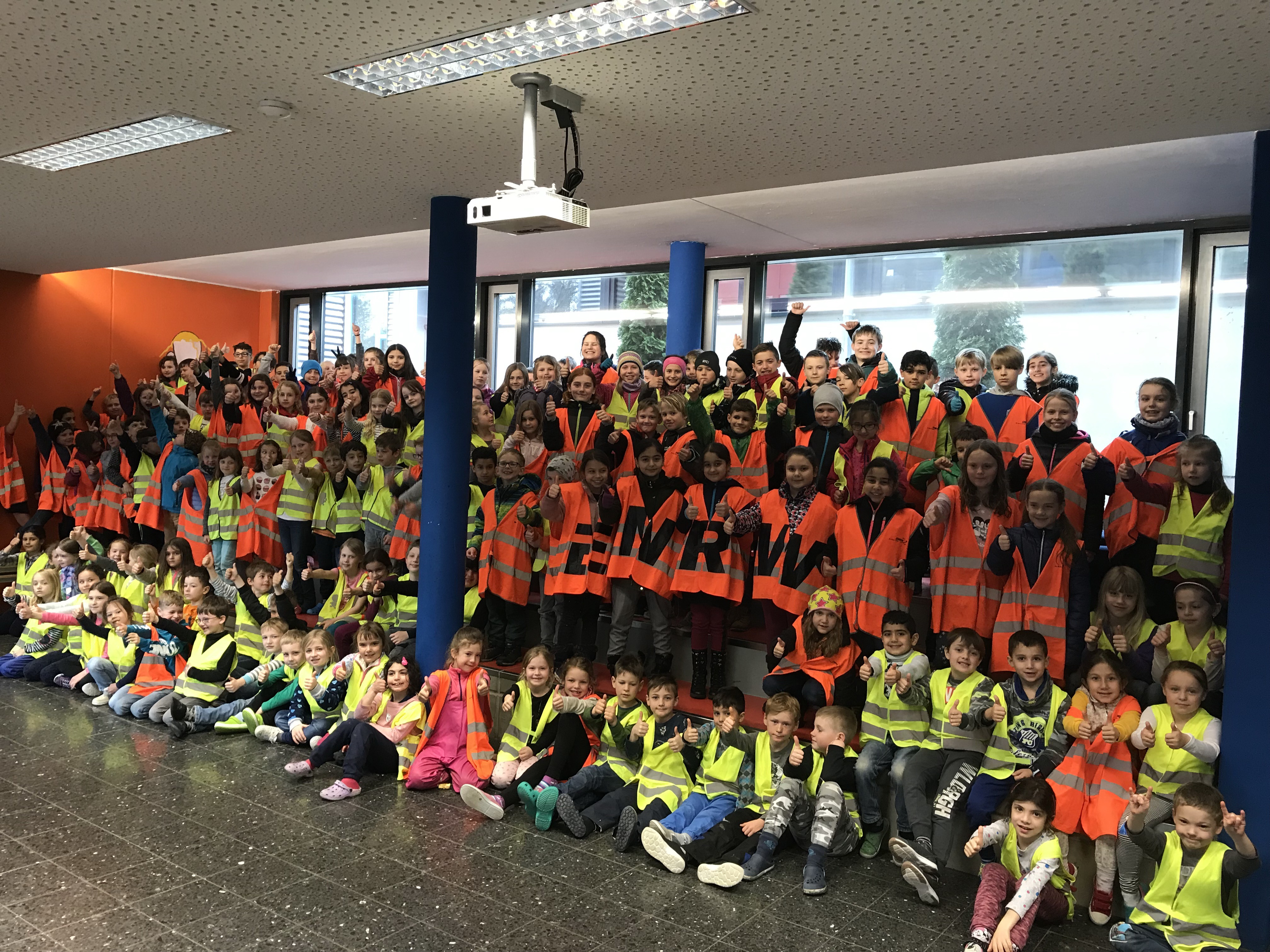 Grundschüler der Neuwies-Schule Wellendingen engagierten sich bei der ENRW-Dorfputzete 2019. 