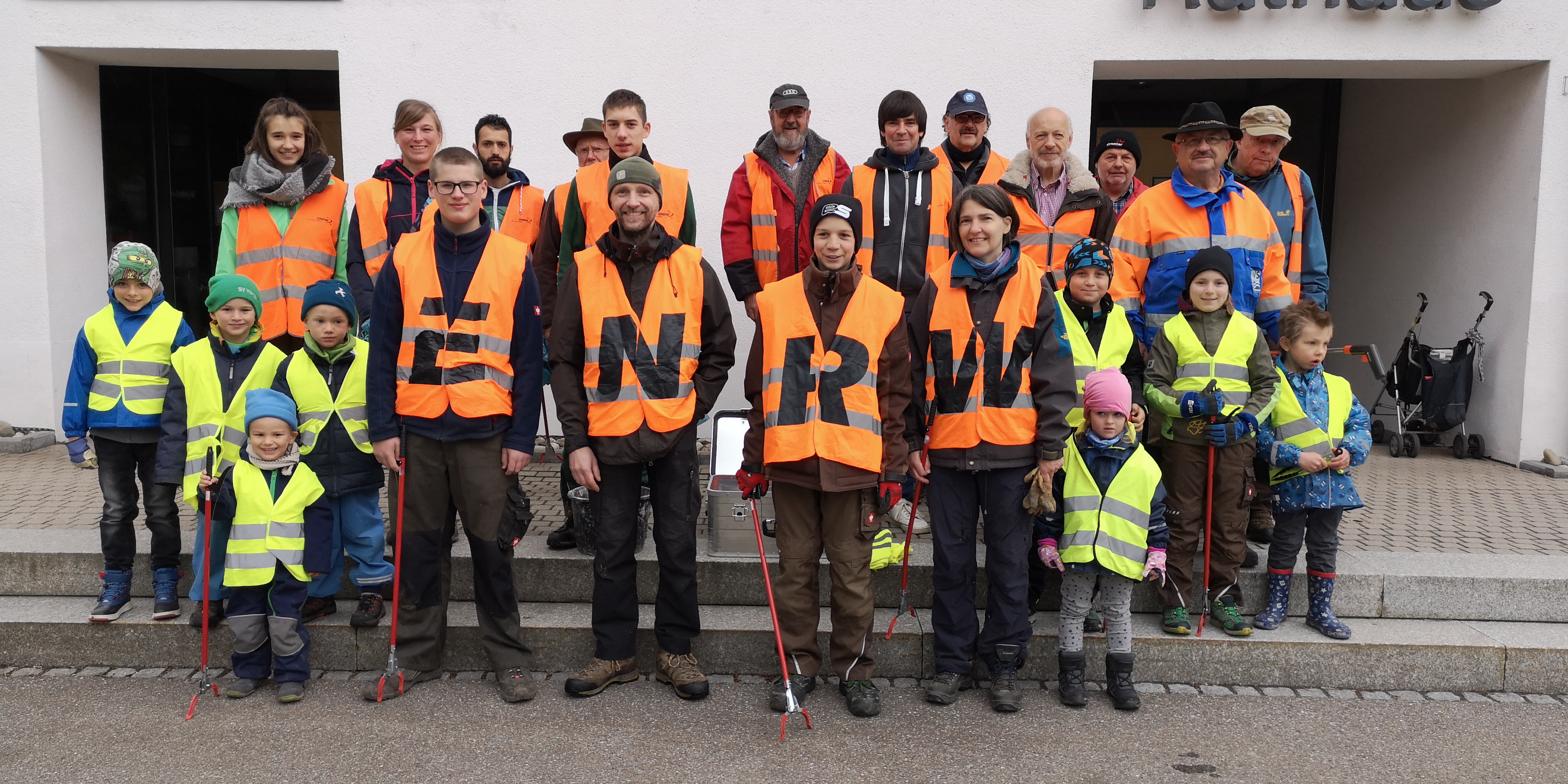 Vereinsmitglieder aus Horgen beteiligten sich an der ENRW-Dorfputzete 2019.